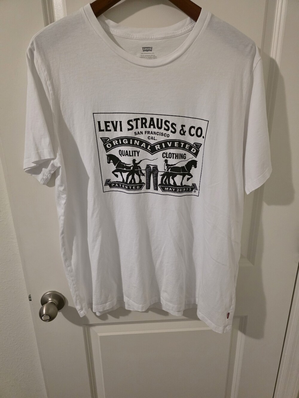 Levi's White Short-Sleeve Tee with Black Logo Panel